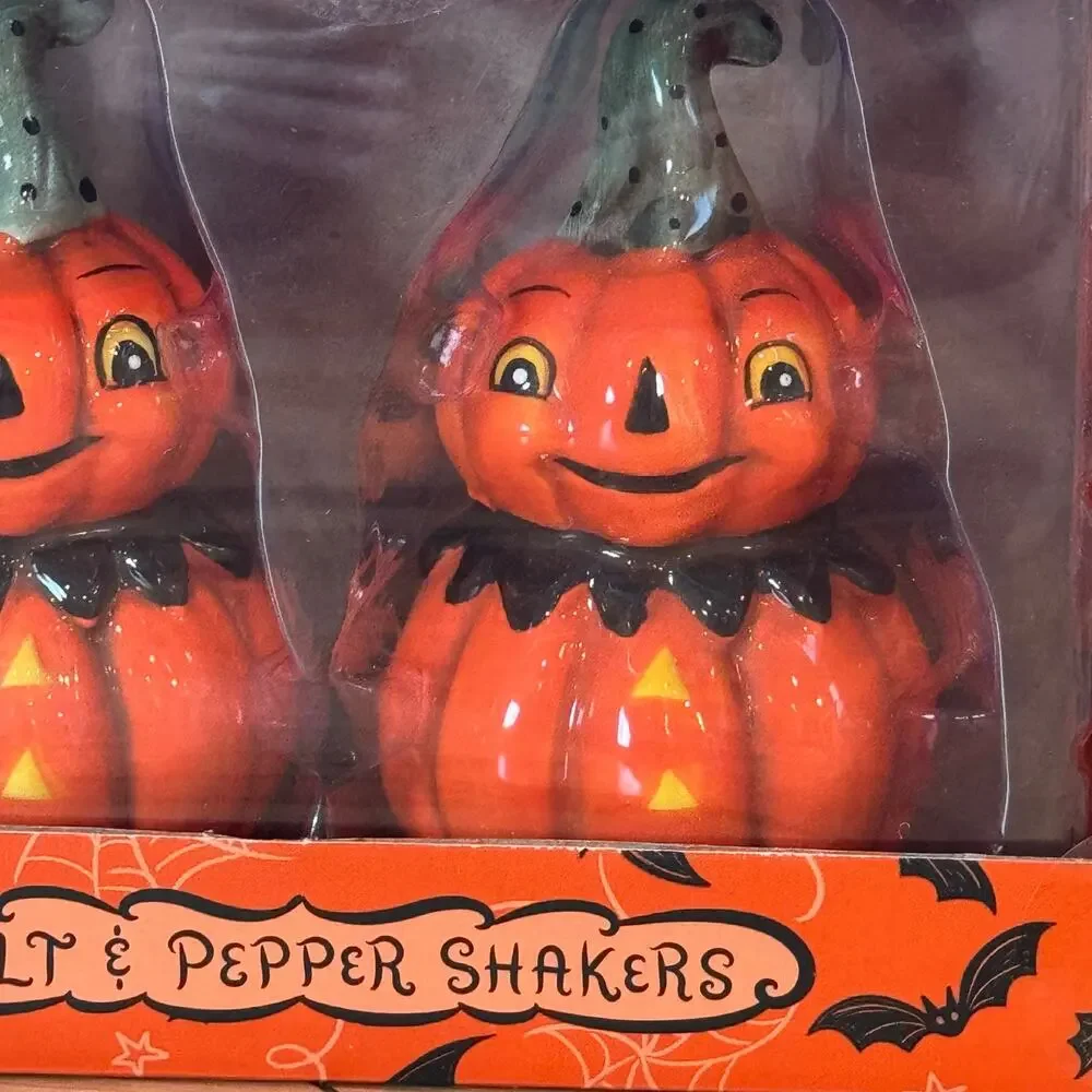 Johanna Parker Halloween Pumpkin Salt & Pepper Shakers Set Vintage Style NIB